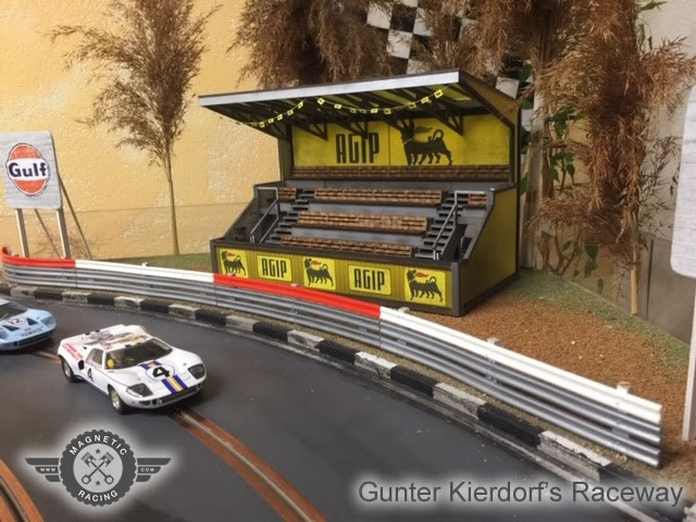 Covered Grandstand, for scalextric by magnetic racing